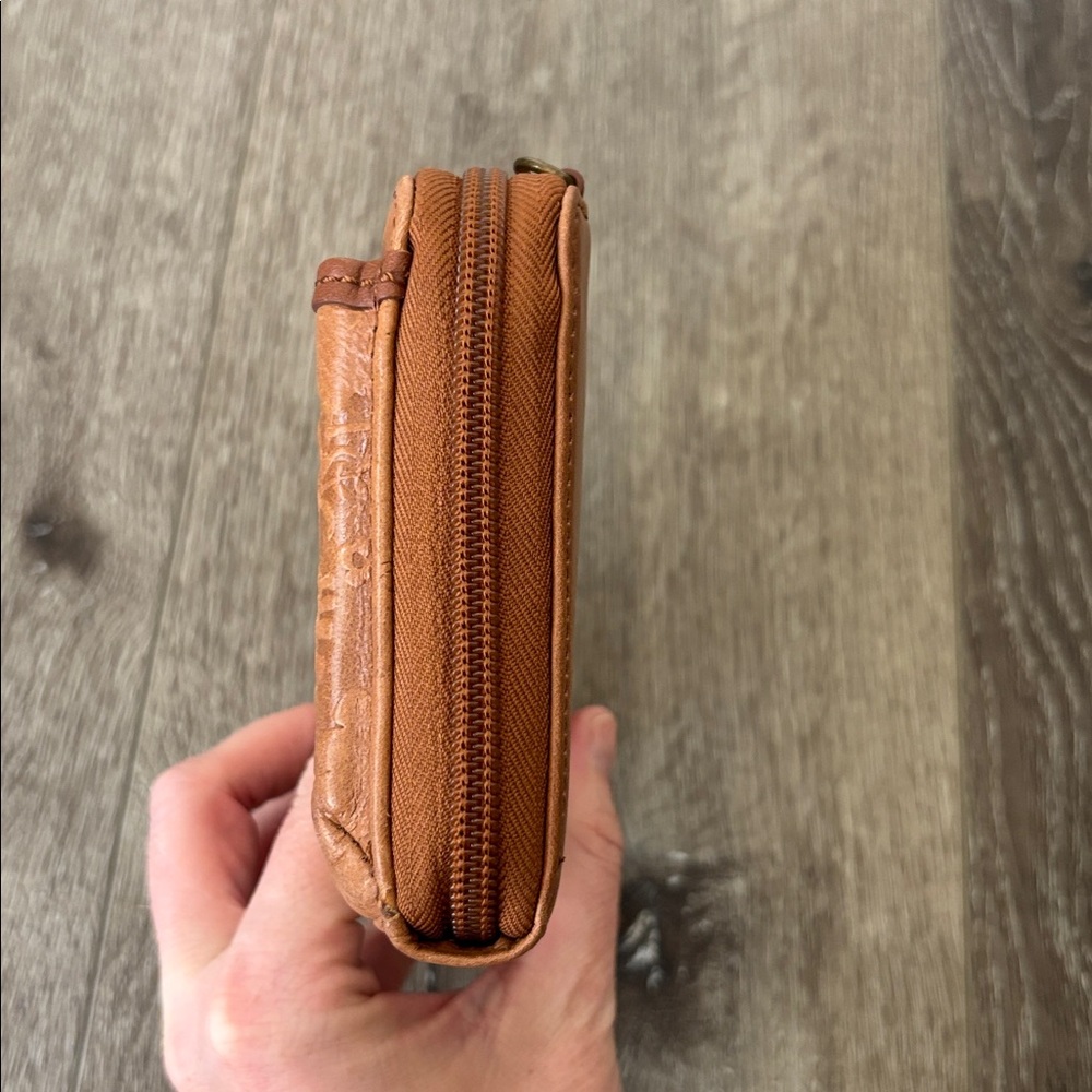 The Sak Brown Leather Wallet - Picture 3 of 8